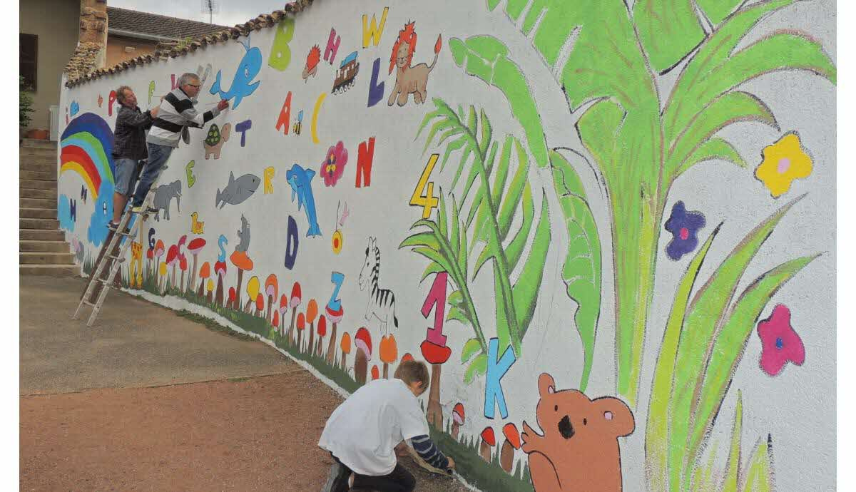 la-fresque-de-l-ecole-en-voie-de-finalisation-1539880465.jpg